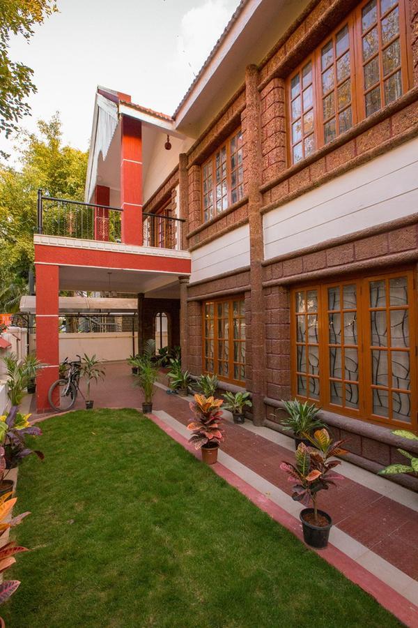 Villa with Garden View