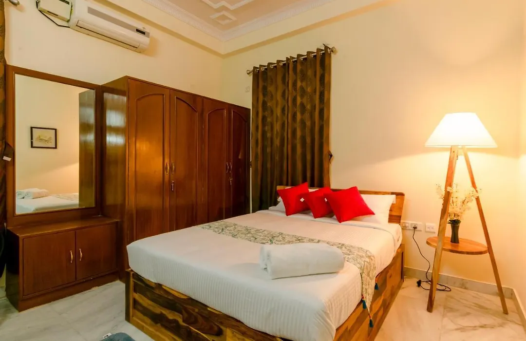 Redstone Villa And Suites-1